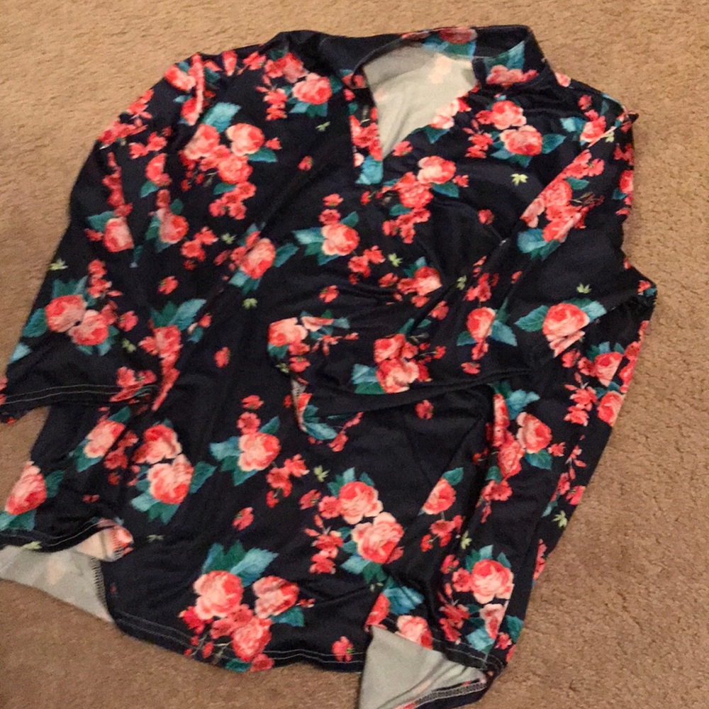 Fun flower print shirt.